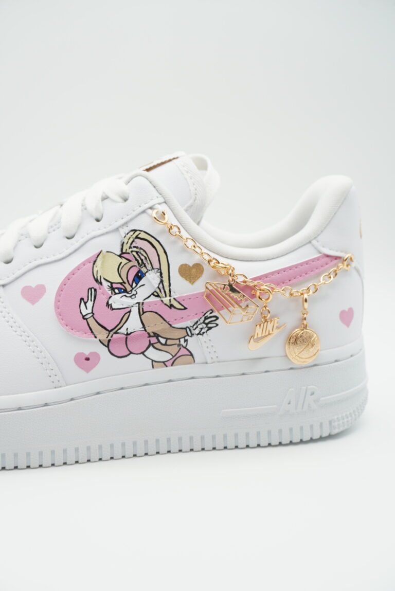 Lola Bunny Sneaker Nahaufname 2